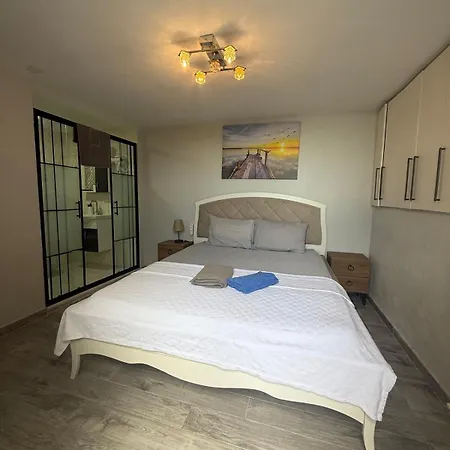 Ferienhaus Entire 3-story Seaside Villa, Sea View With Garden *