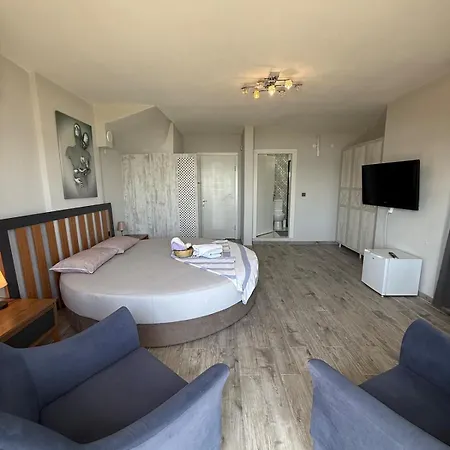 Entire 3-story Seaside Villa, Sea View With Garden * Ayvalı