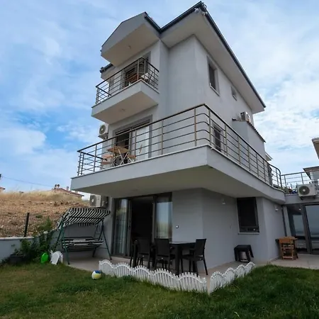 Entire 3-story Seaside Villa, Sea View With Garden *