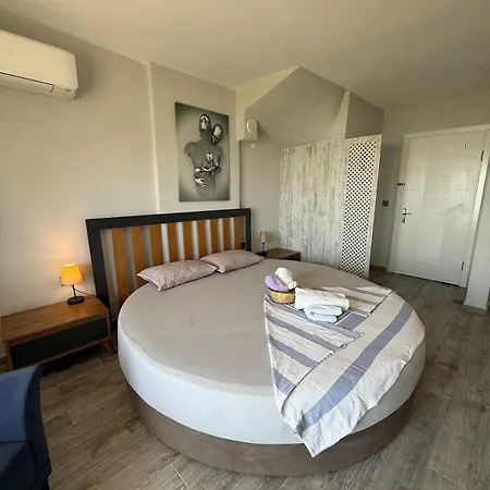 בית נופש Entire 3-story Seaside Villa, Sea View With Garden Ayvalı